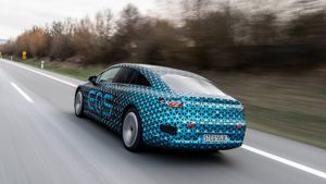 2022-mercedes-benz-eqs-is-still-camouflaged-for-now-–-roadshow-[cnet]