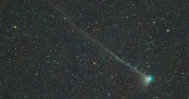 bright-green-comet-passing-earth-is-visible-in-dark-skies-now-and-showing-off-–-cnet-[cnet]