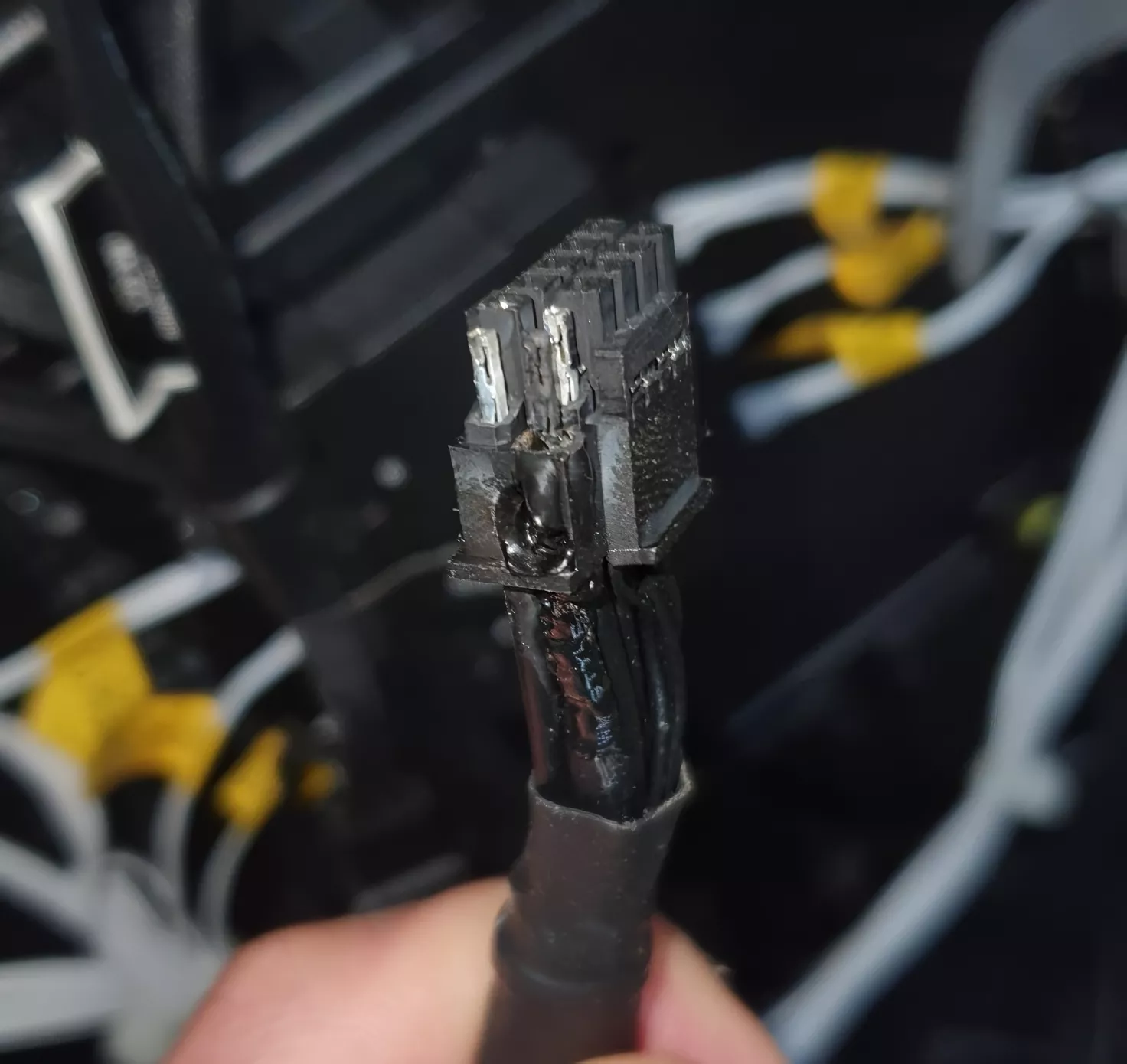 rtx-4090-owner-says-his-16-pin-power-connector-melted-at-the-gpu-and-psu-ends-simultaneously-[techspot]