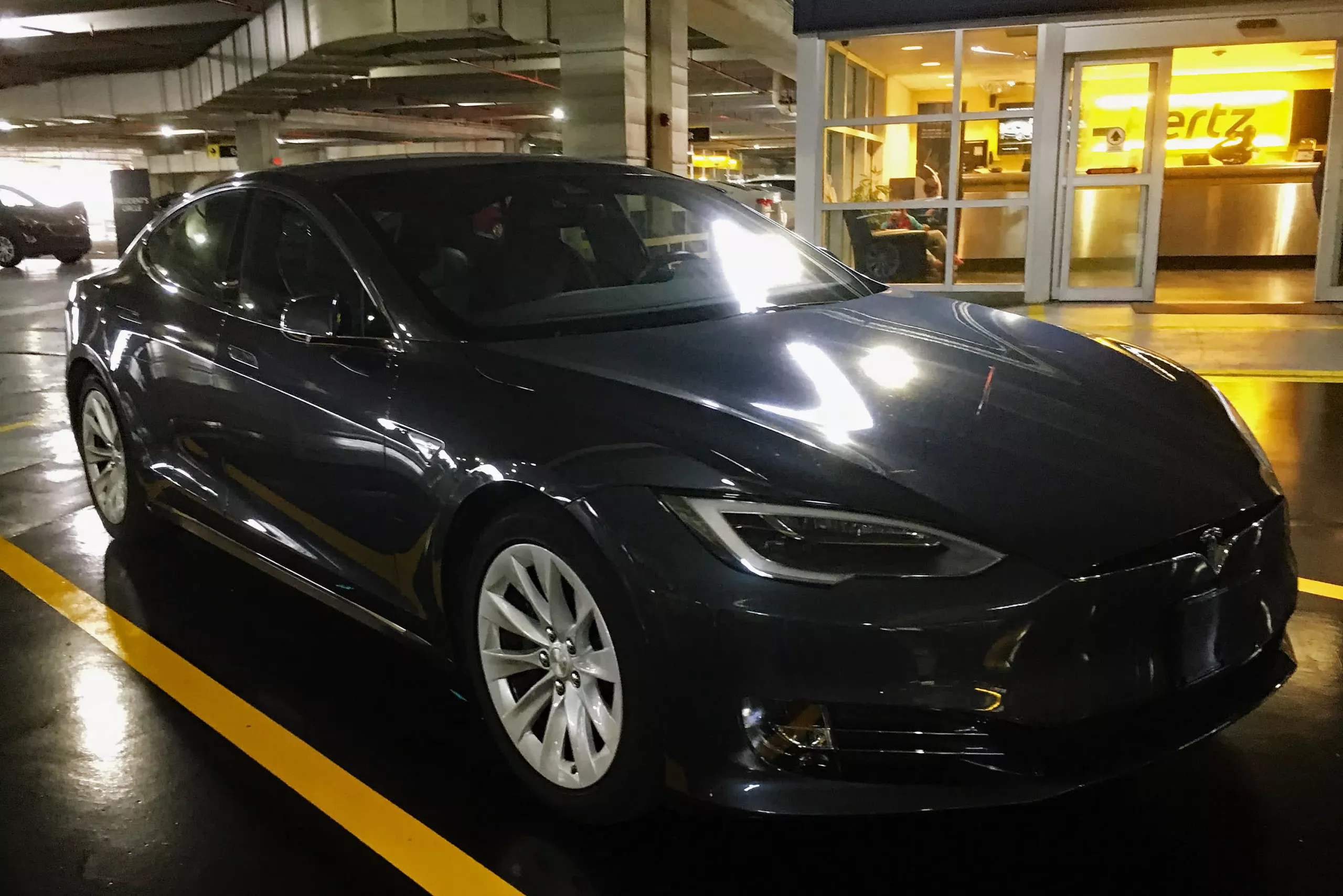 hertz-gets-caught-charging-multiple-tesla-renters-for-not-returning-the-evs-with-a-full-tank-of-gas-[techspot]