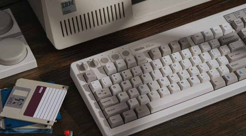 8bitdo-announces-ibm-m-inspired-retro-mechanical-keyboard,-matching-keypad-sold-separately-[techspot]