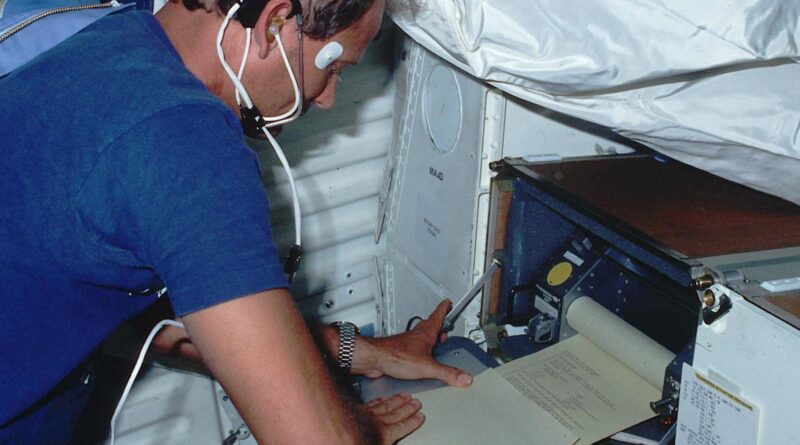 a-look-inside-the-space-shuttle’s-first-printer-[hackaday]